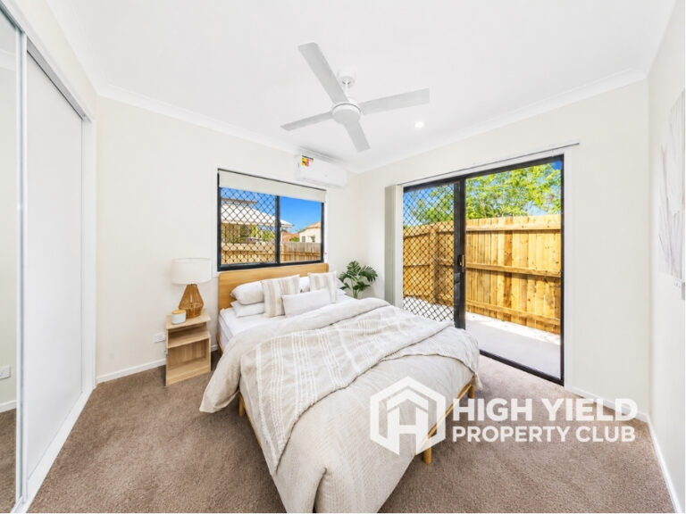 private bedroom in a modern rooming house in Ipswich