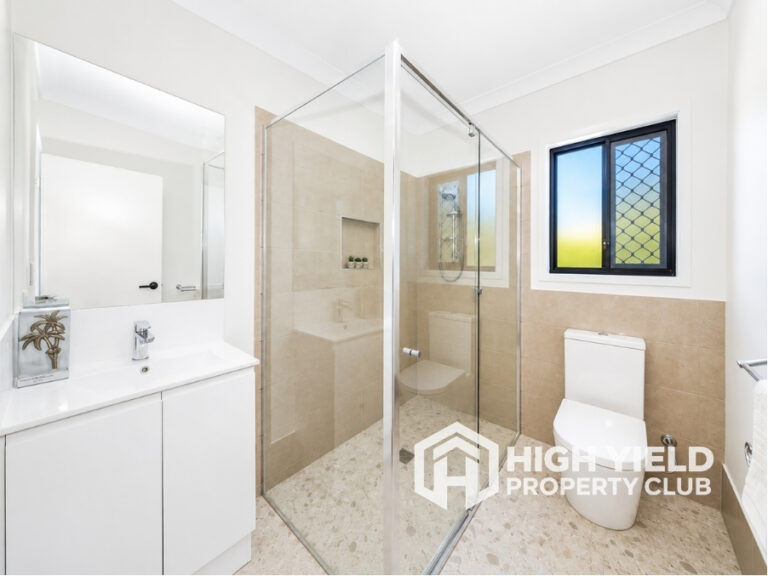 private ensuite in a modern rooming house in Ipswich