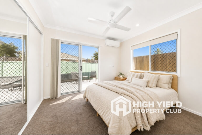 private bedroom in a modern rooming house in Melbourne