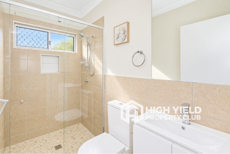 private ensuite in a modern rooming house in Melbourne